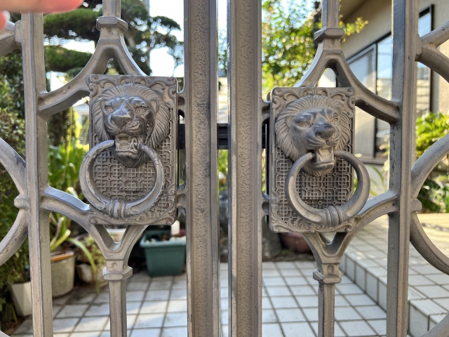 ライオンや鷲に込められた王権と国家の象徴