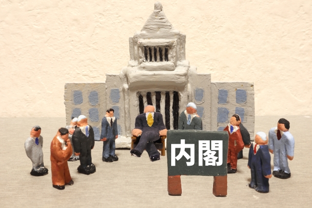 2001年前期に発足した小泉内閣の取り組み｜金相場に関係した？