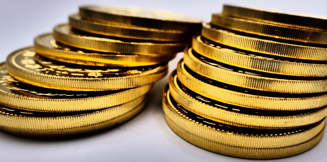 過去10年間の社会情勢と金貨（金）の買取価格を考察